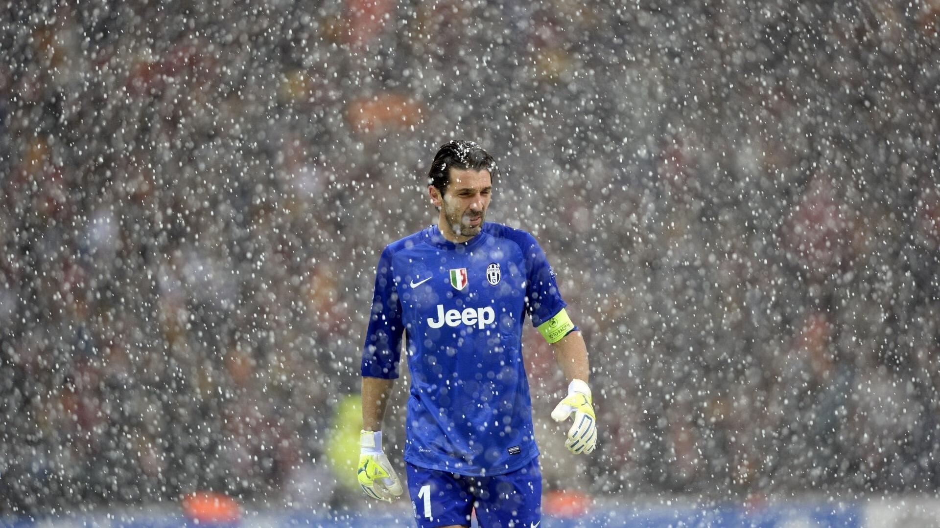 马不停蹄！中国男篮主帅郭士强现身辽厦G3观战，考察球员不遗余力