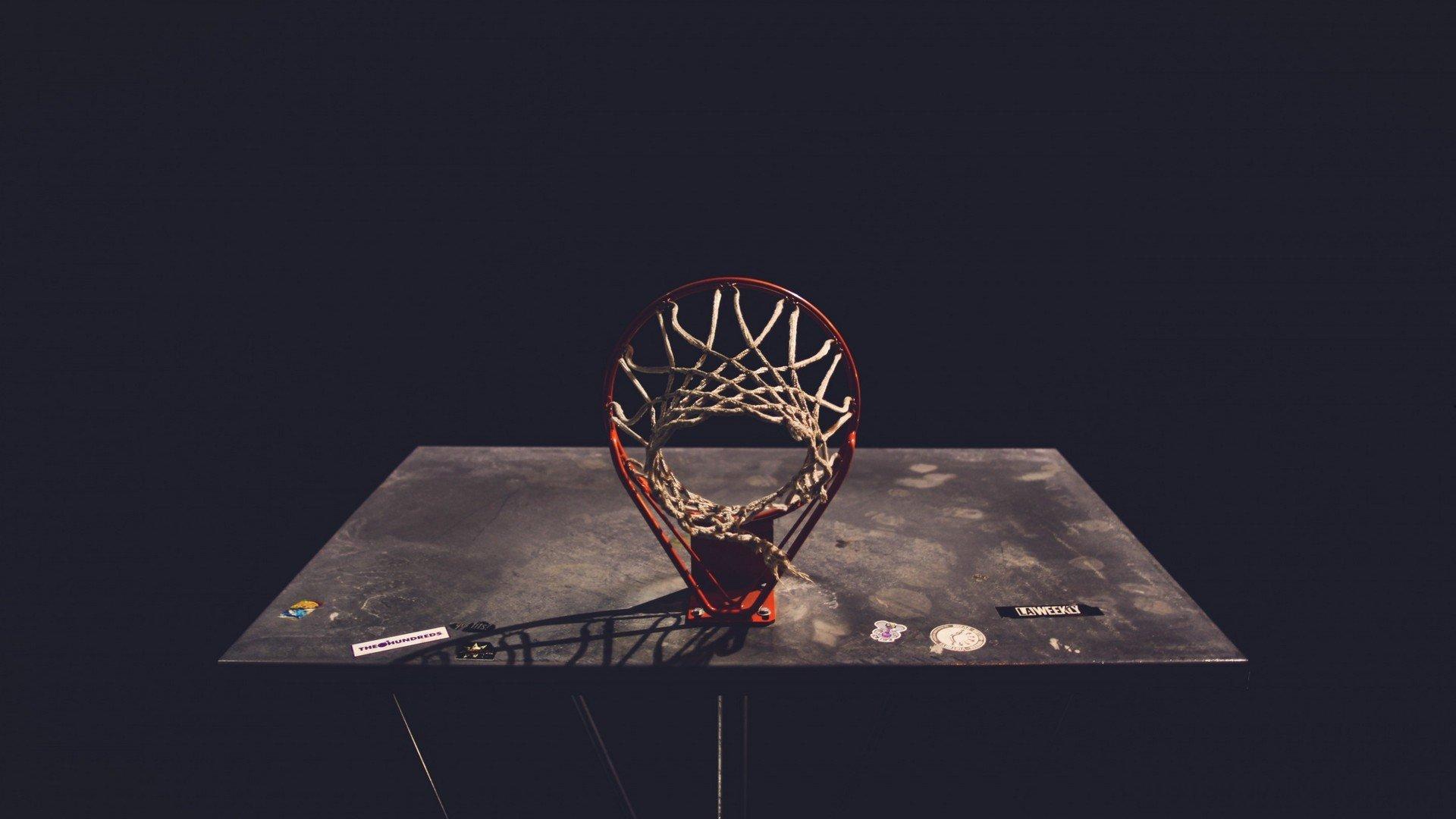 叮咚！尼克斯拜拜！球迷合影布朗笑开花，凯尔特人东决晋级引爆名场面